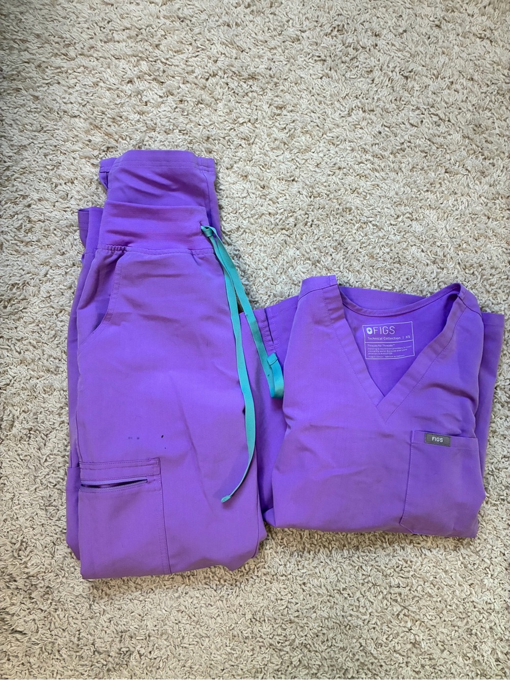 FIGS XS scrub set
